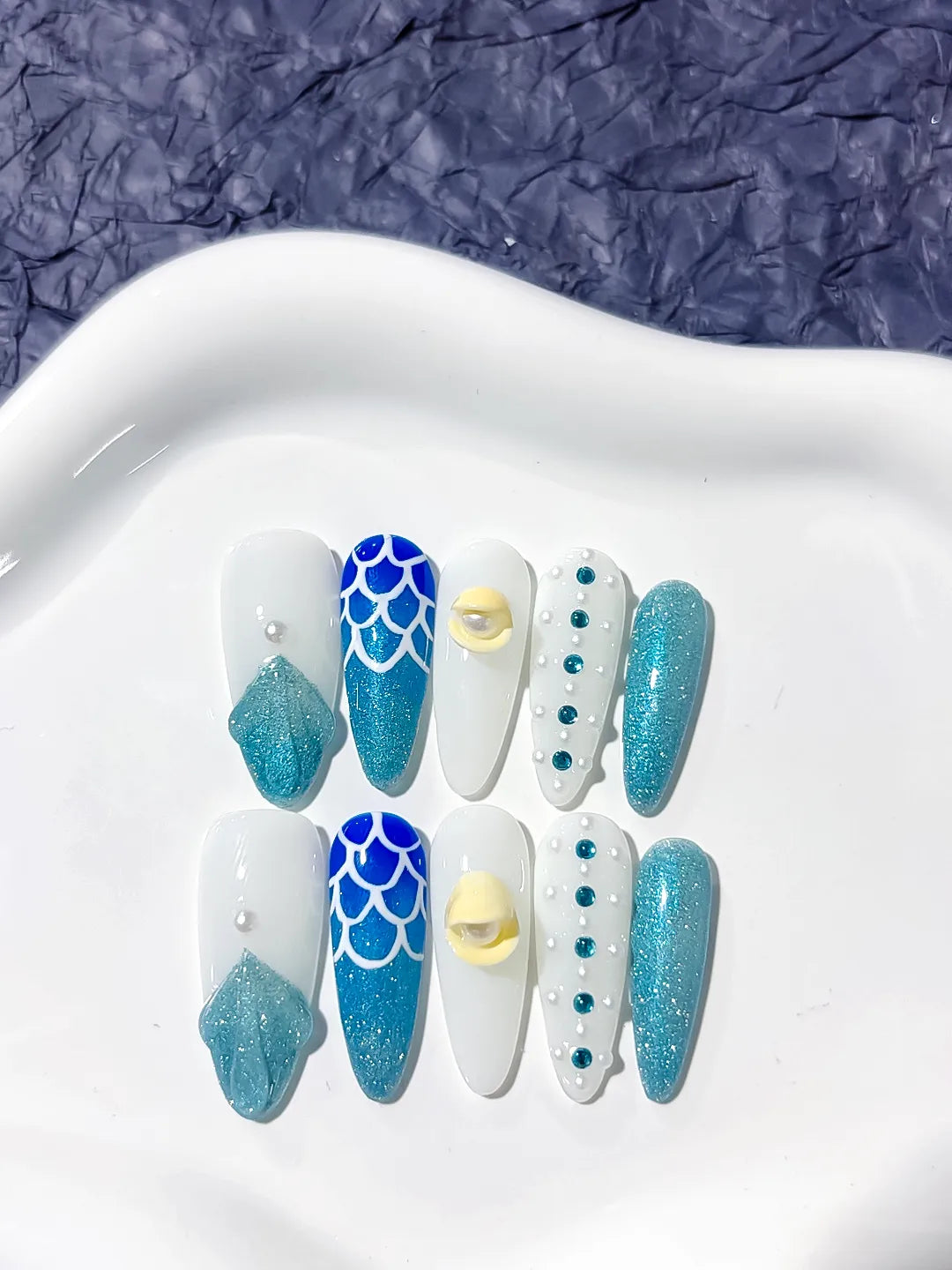 White Blue Glitter Shell Pearl press on nails detail view