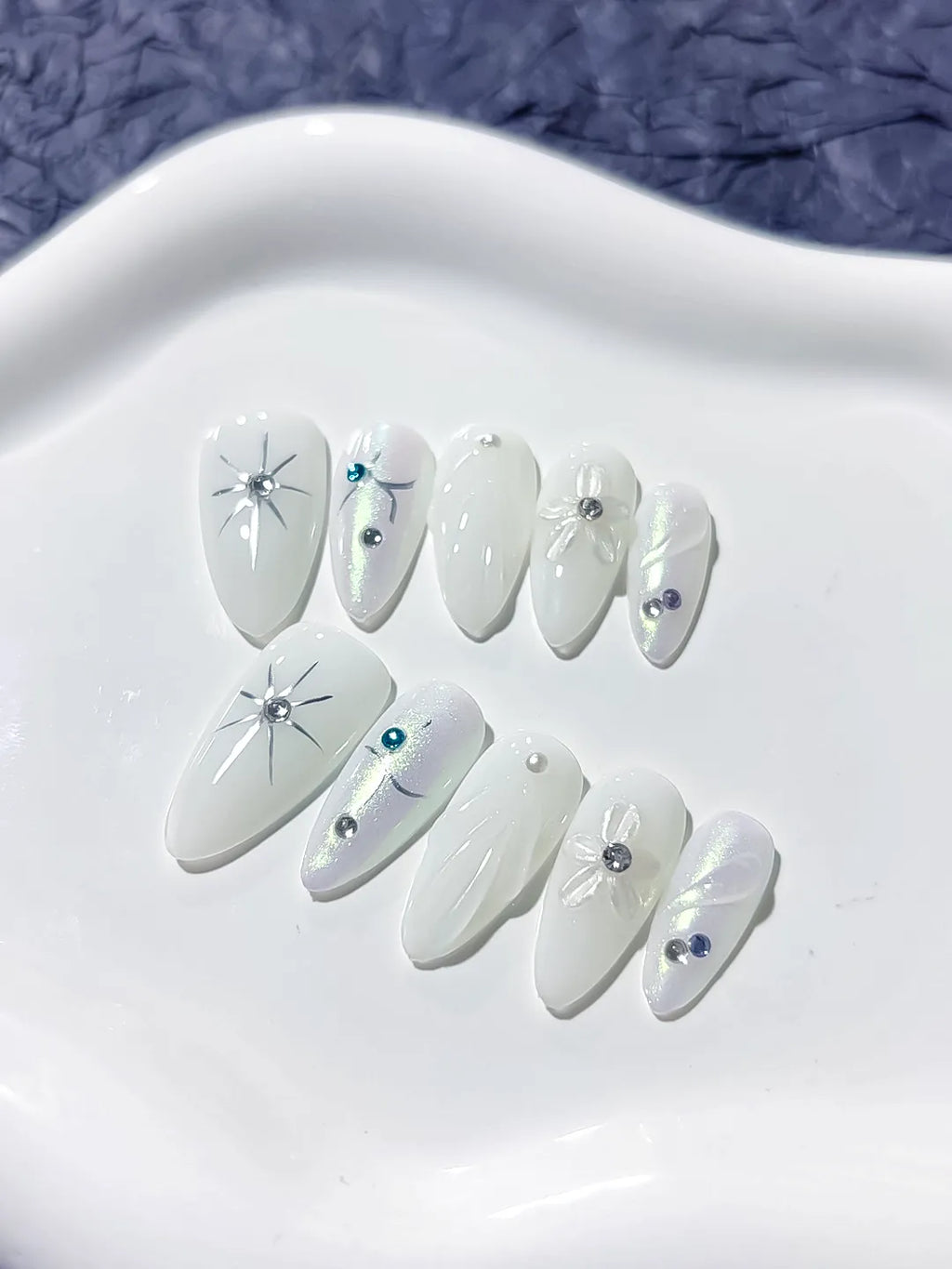 White Holographic Bow Star Rhinestone press on nails detail view