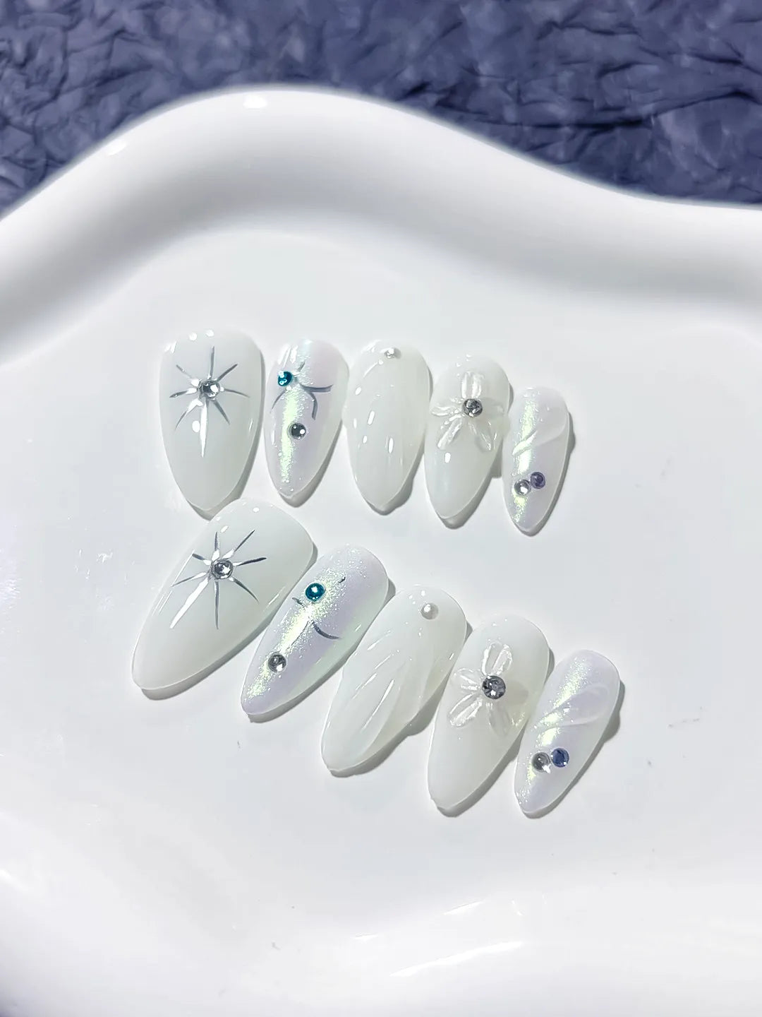 White Holographic Bow Star Rhinestone press on nails detail view
