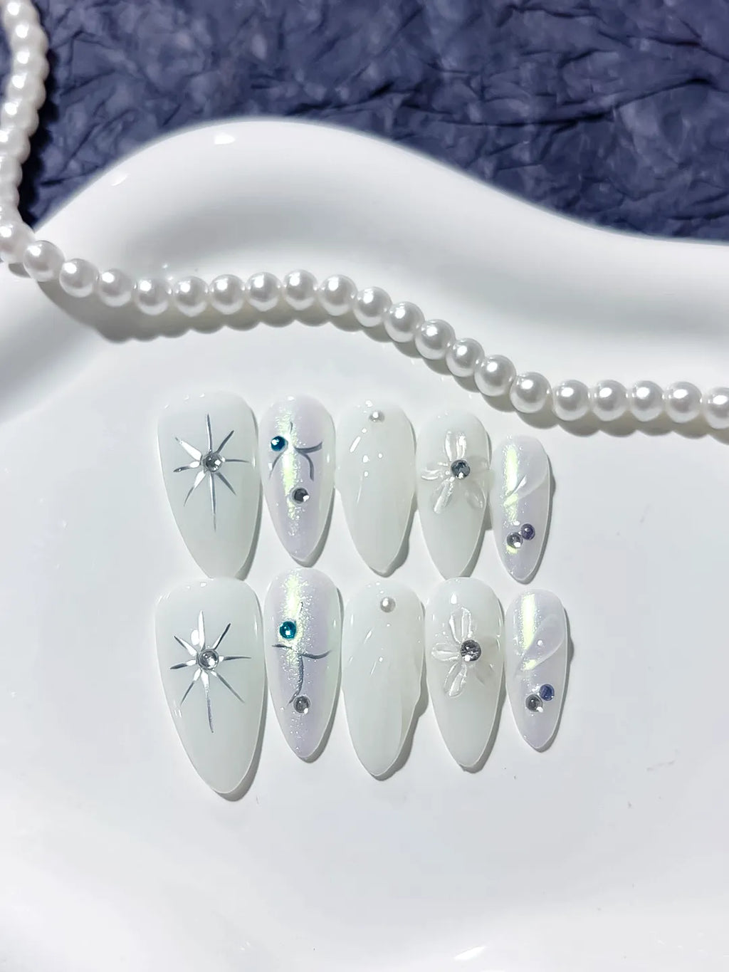 White Holographic Bow Star Rhinestone press on nails detail view