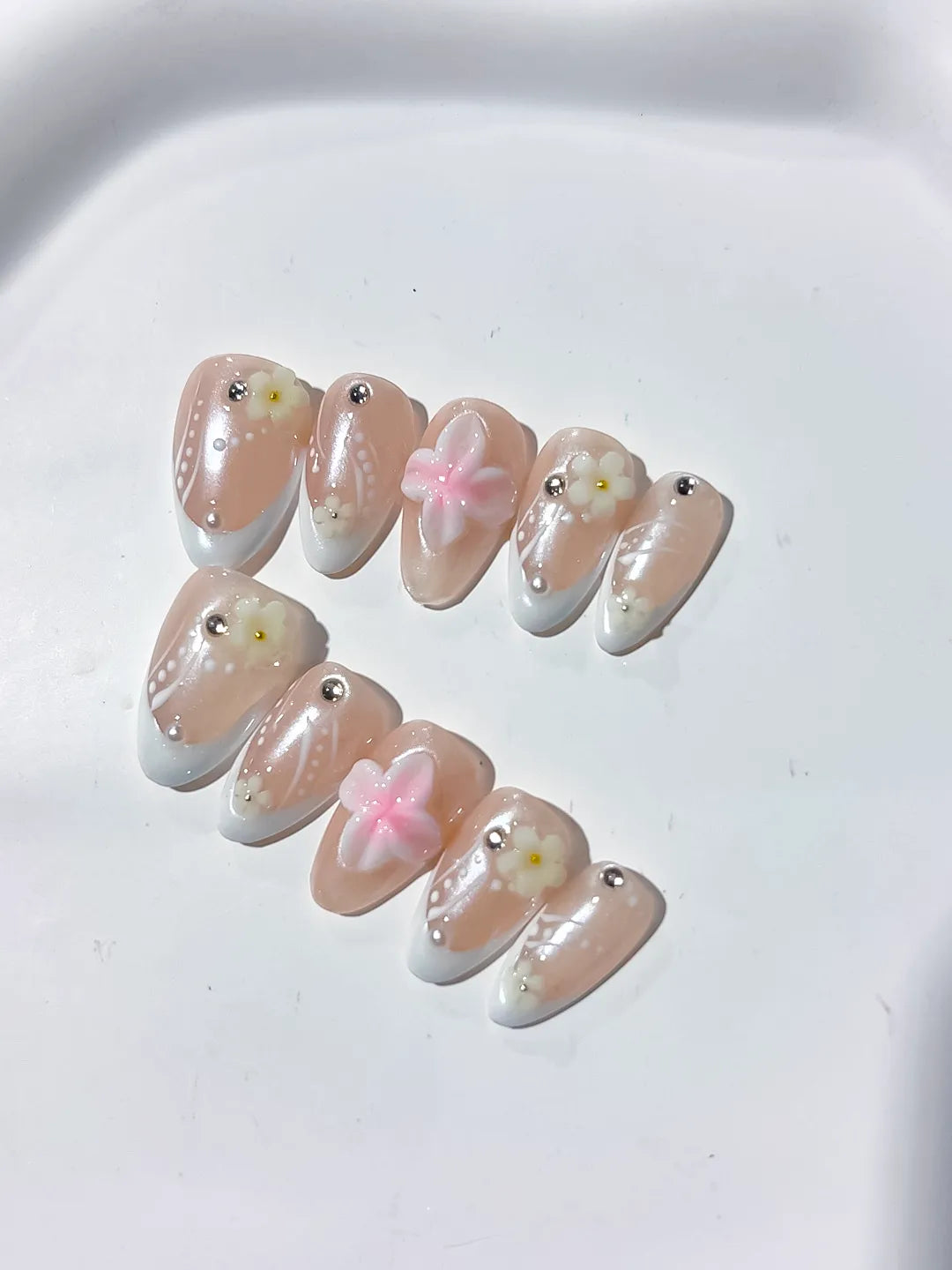 Nude White Pink French tip Flower Pearl press on nails detail view