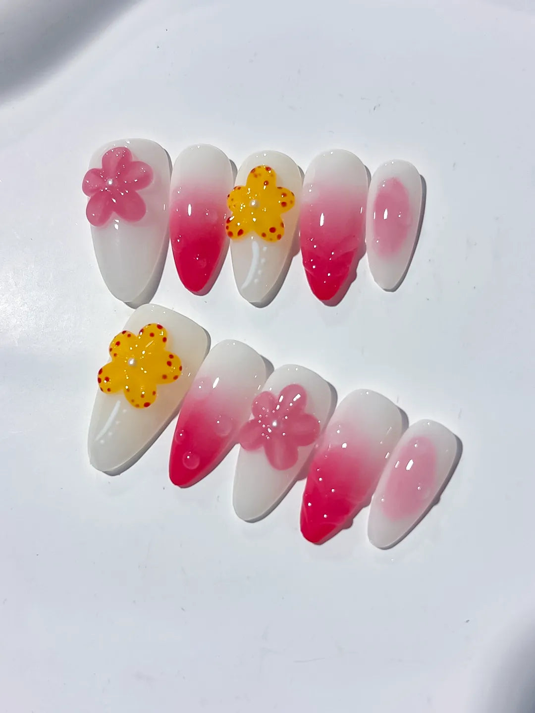 White Pink Ombre Flower press on nails detail view