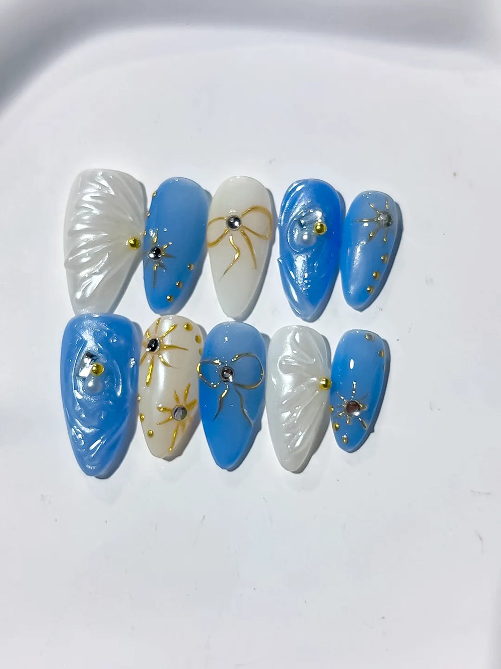 Blue White Holographic Shell Bow Star press on nails detail view