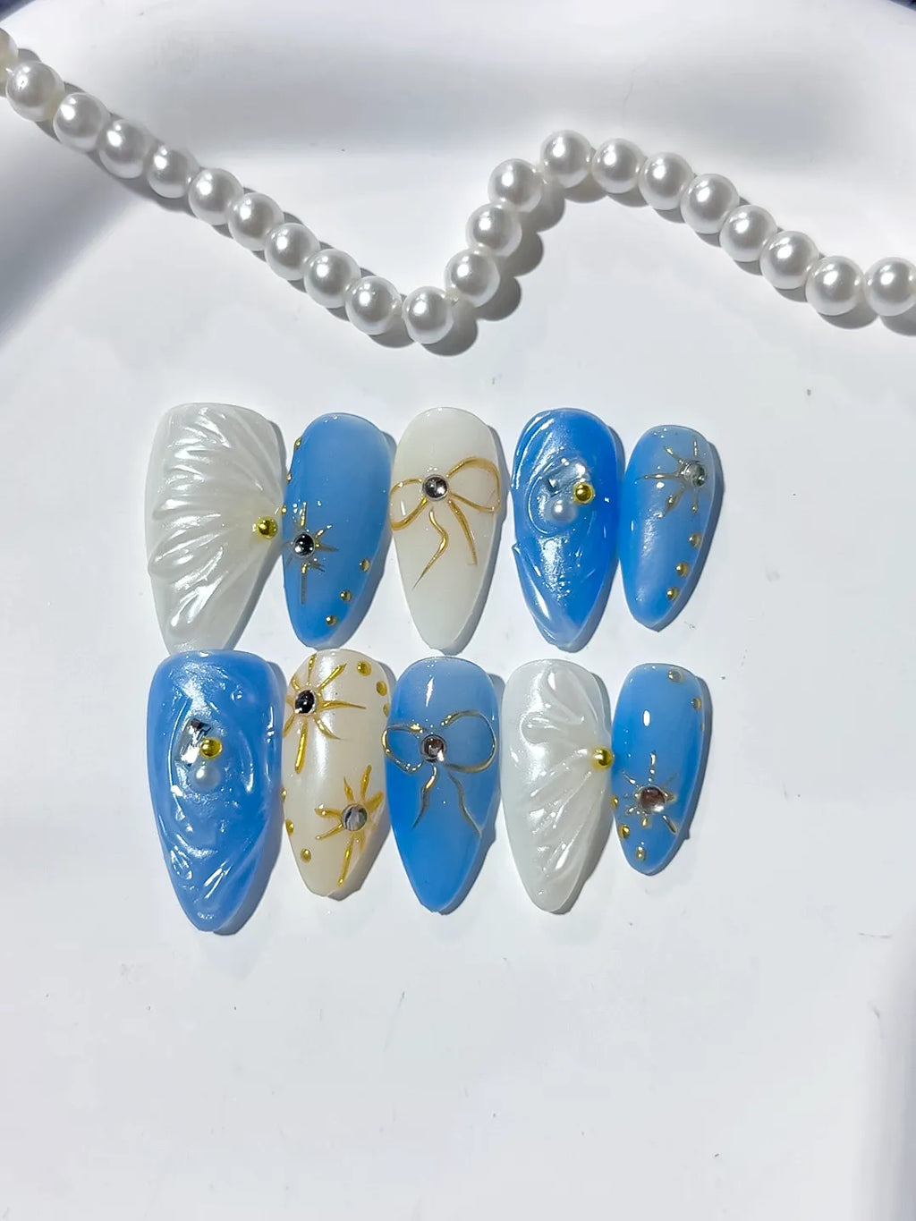 Blue White Holographic Shell Bow Star press on nails detail view