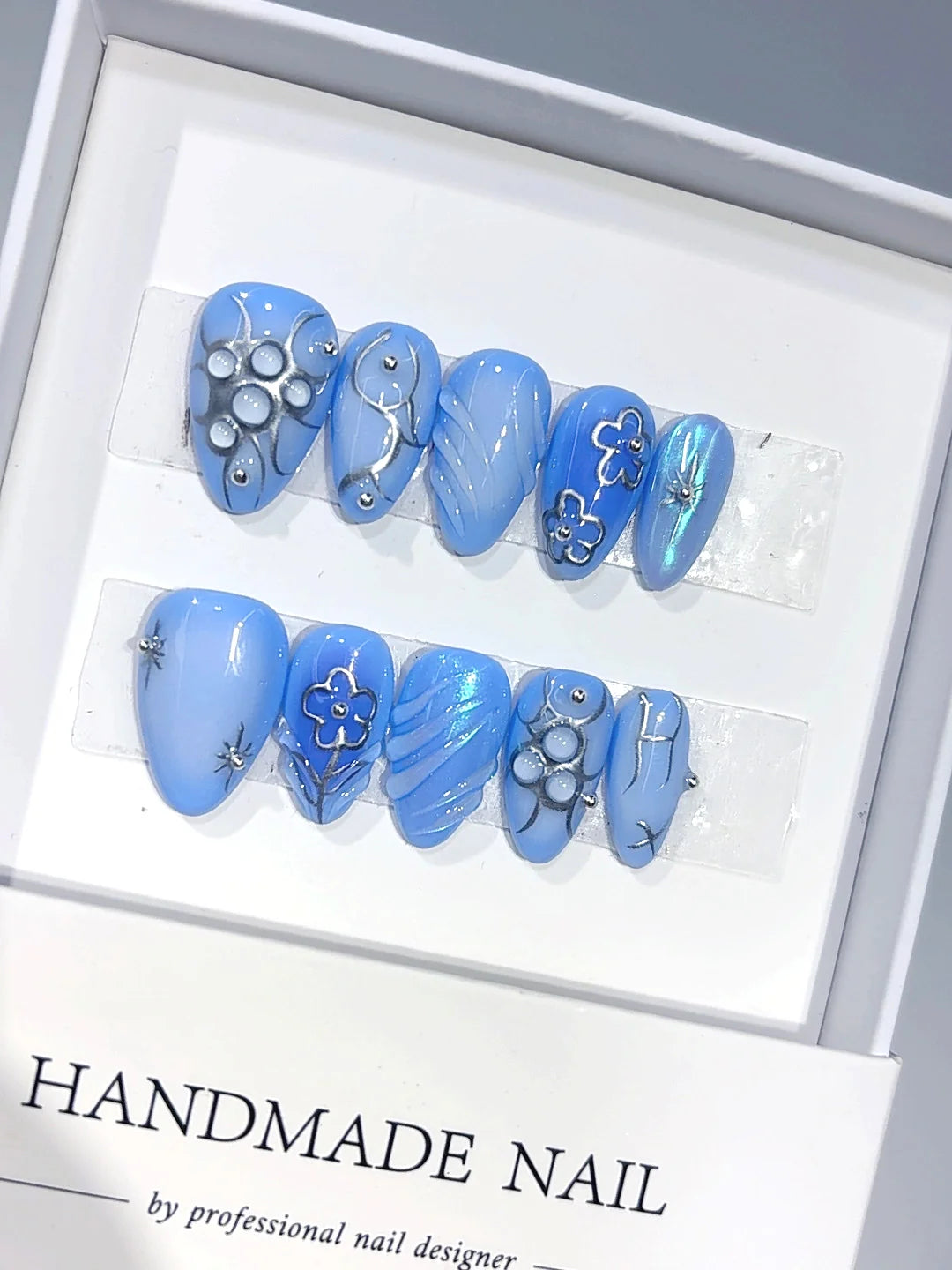 D685 - Medium Blue Silver Almond Metallic Lines - view 1