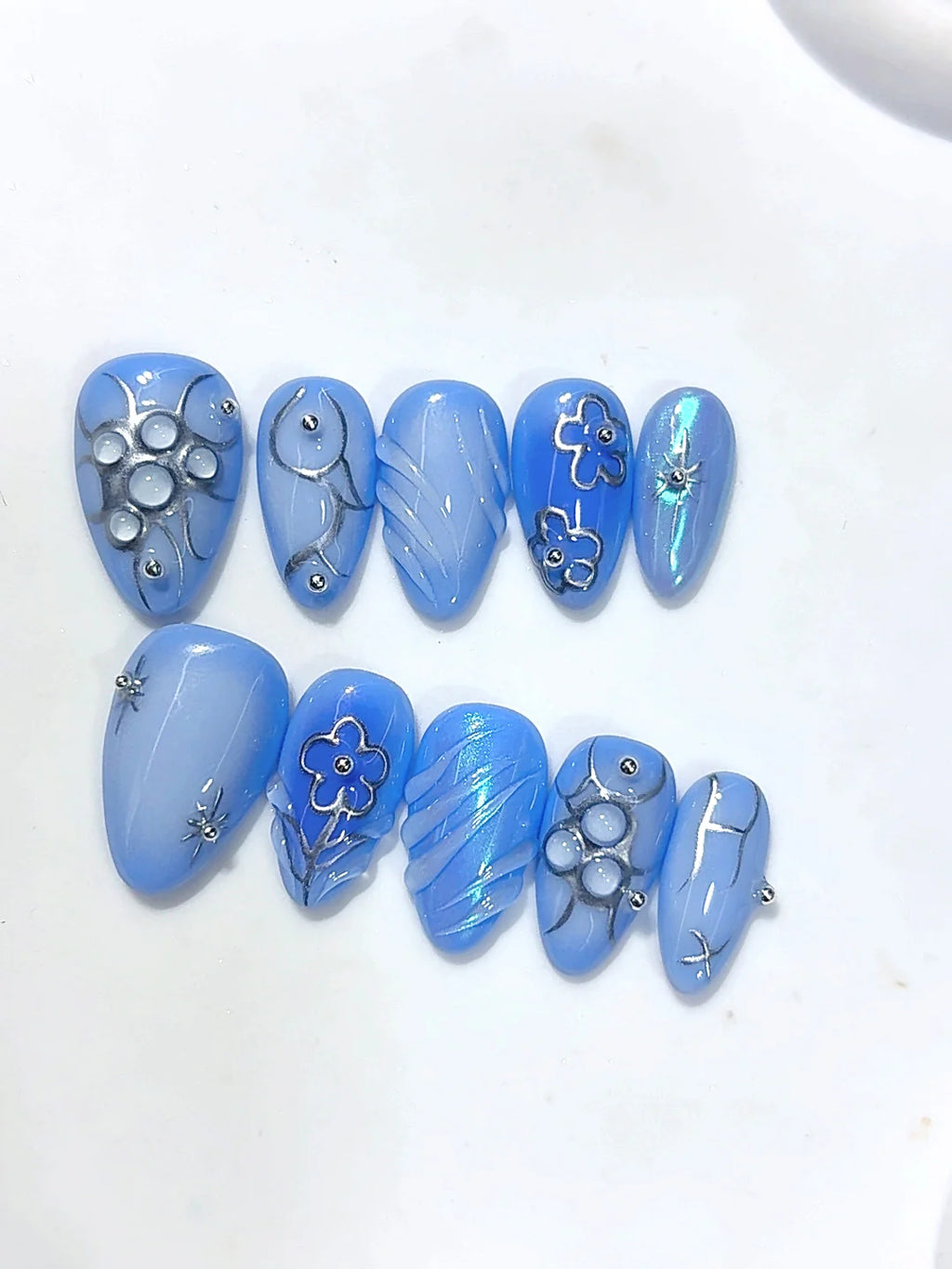 D685 - Medium Blue Silver Almond Metallic Lines - view 5