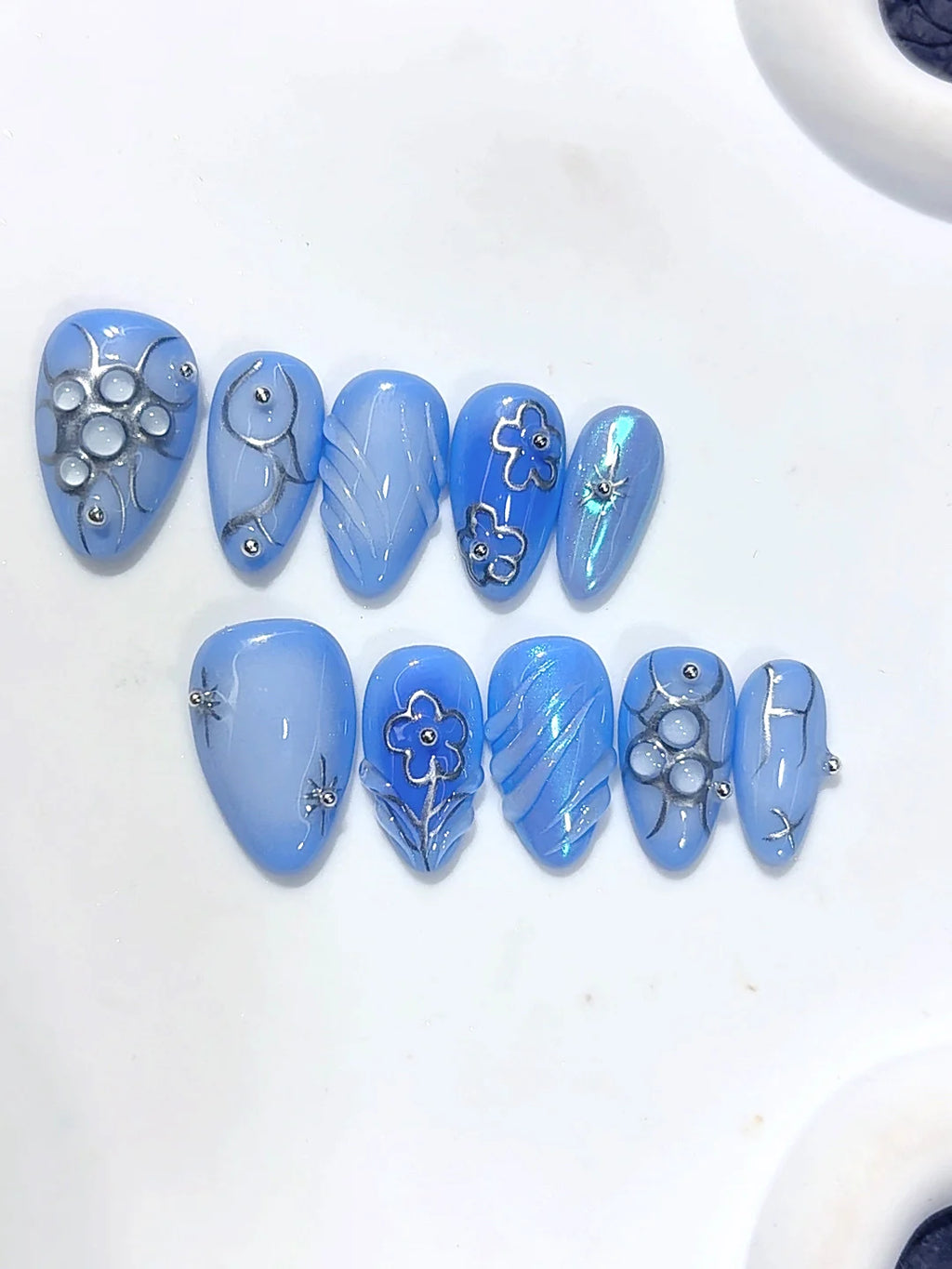 D685 - Medium Blue Silver Almond Metallic Lines - view 6