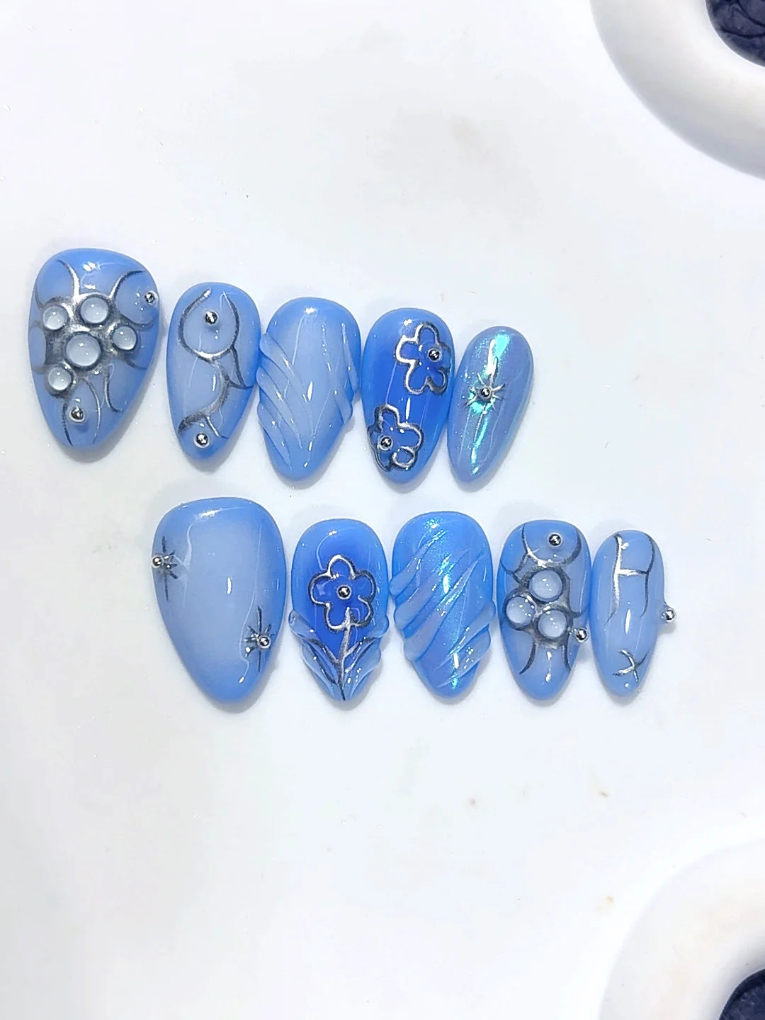 D685 - Medium Blue Silver Almond Metallic Lines - view 6