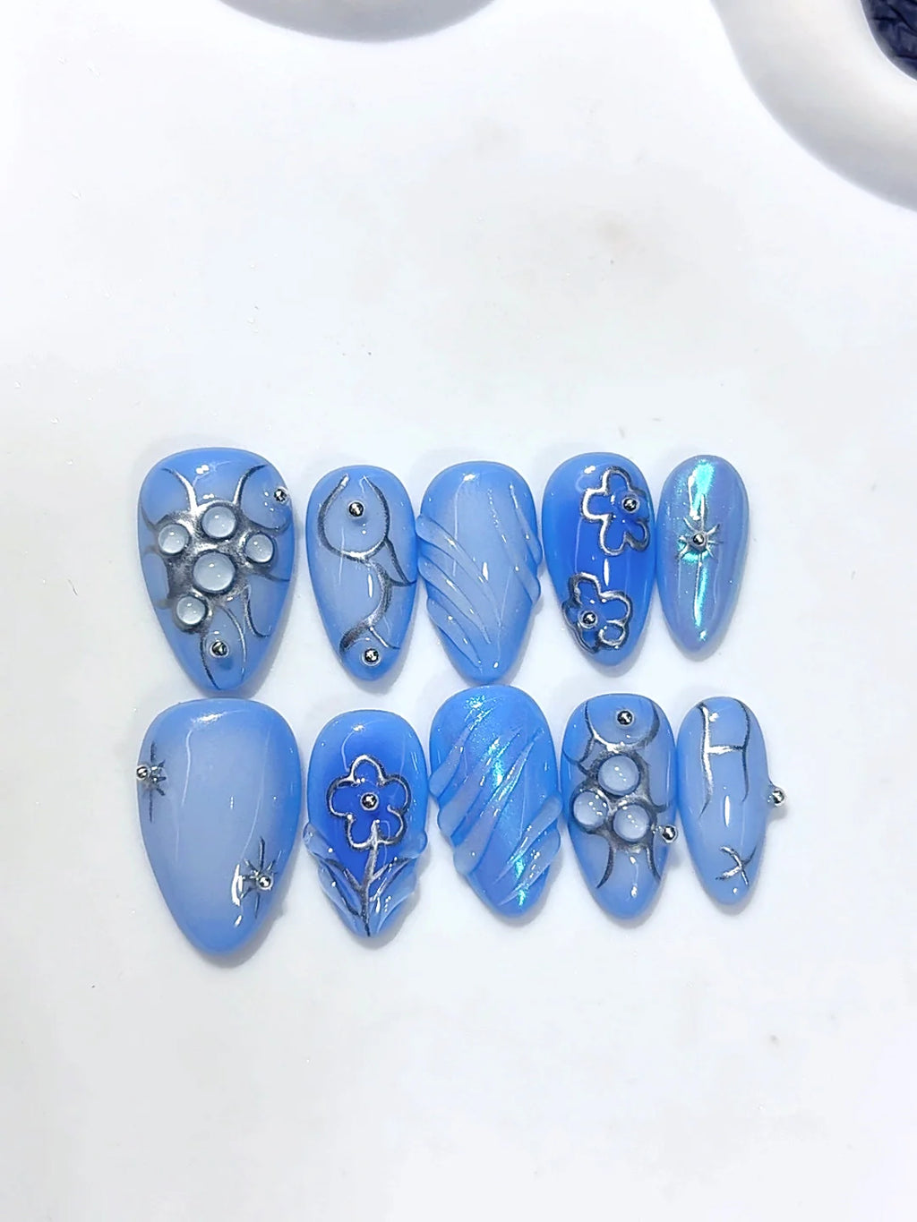D685 - Medium Blue Silver Almond Metallic Lines - view 7
